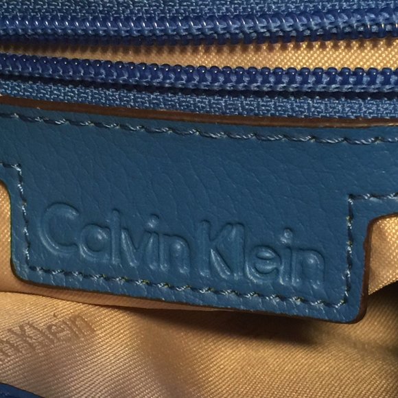 CALVIN KLEIN LEATHER CROSSBODY - Picture 3 of 4